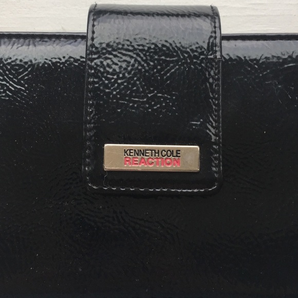 Kenneth Cole Reaction Wallet - Picture 3 of 6
